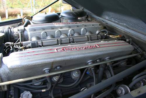 Der V12-Motor des Lamborghini LM002 soll auf 100 Kilometer bis zu 50 Liter verbrauchen. Lamborghini reagierte mit größeren Tanks