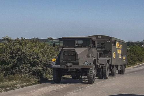 Der MAN 630 L2A diente einst bei einem Transportbataillon der Bundeswehr. Der Anhänger mit Backofen stammt von der Schweizerischen Armee