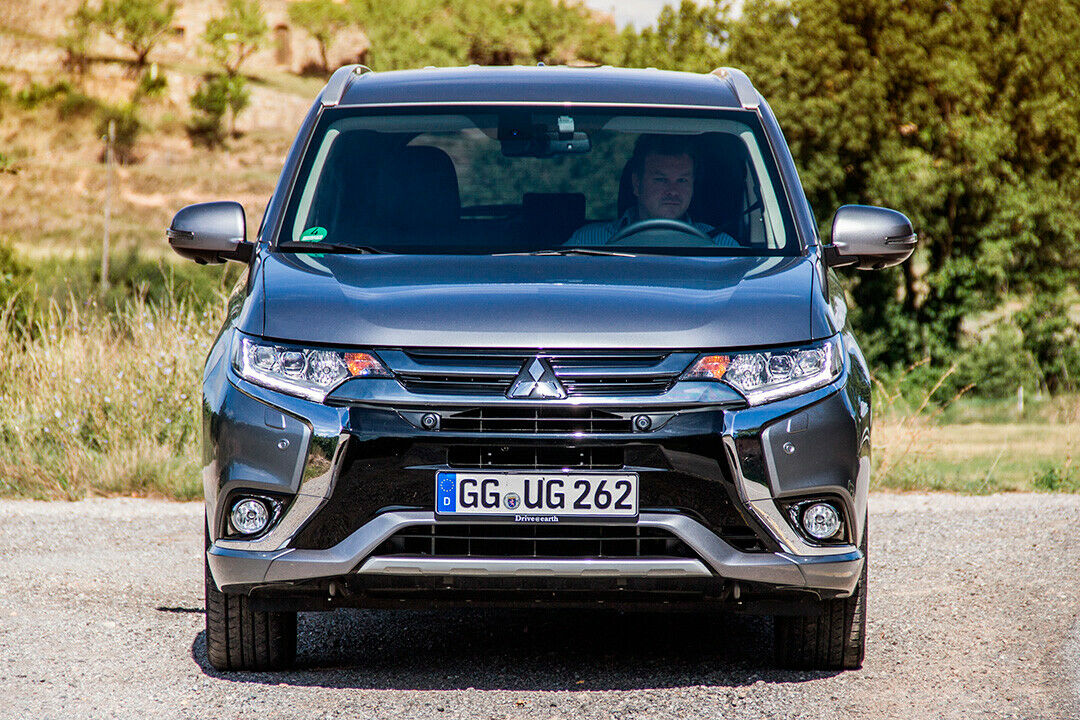 Mitsubishi Outlander PHEV 2016: Frontansicht. Dieses Gesicht werden bald auch andere SUV von Mitsubishi tragen