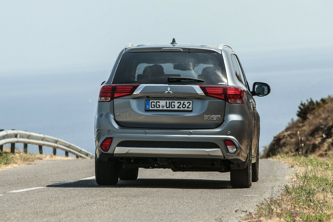Mitsubishi Outlander PHEV 2016: In der Summe fand Mitsubishi mehr als 100 Details verbesserungswürdig