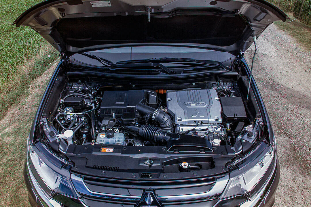 Mitsubishi Outlander PHEV: Blick unter die Haube