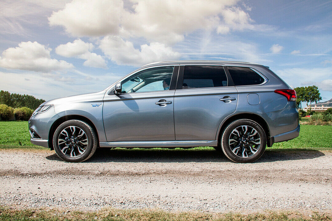 Mitsubishi Outlander PHEV: Seitenansicht