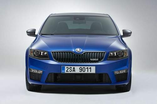 Bi-Xenon-Scheinwerfer, eine große Schürze und Wabengitter: Octavia RS