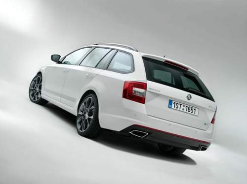 Schmaler Spoiler an der großen Klappe: Der Octavia RS Combi fasst 610 Liter Gepäck
