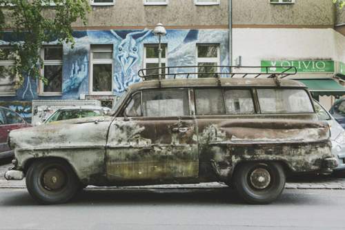 Das Ordnungsamt wollte den Opel Olympia schon mehrfach aus dem Verkehr ziehen. Aber das Auto ist ordnungsgemäß angemeldet