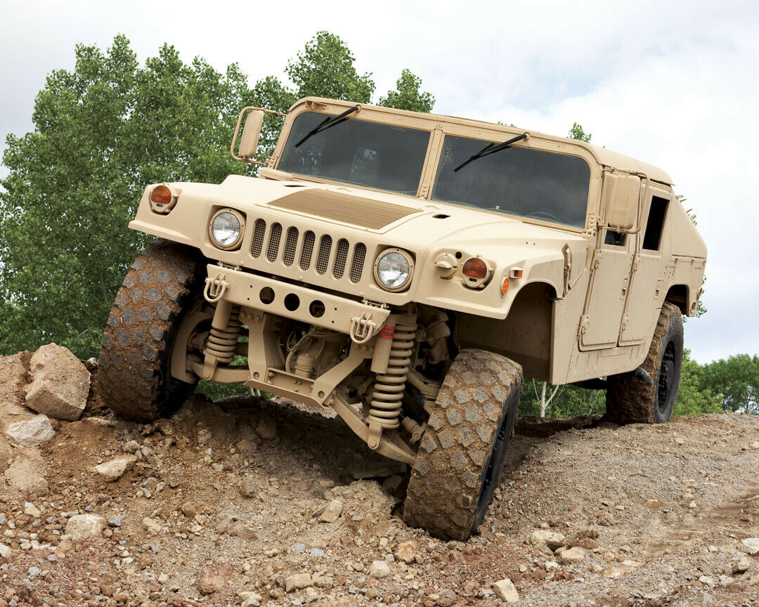 Einsatz-Fahrzeug und Schwarzenegger-Auto: AM General HMMWV, umgangssprachlich "Humvee" genannt
