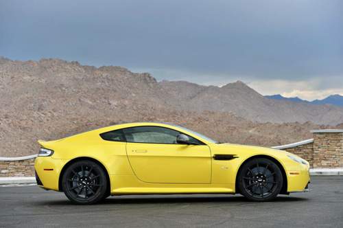Der Aston Martin Vantage S ist nur 1,25 Meter hoch