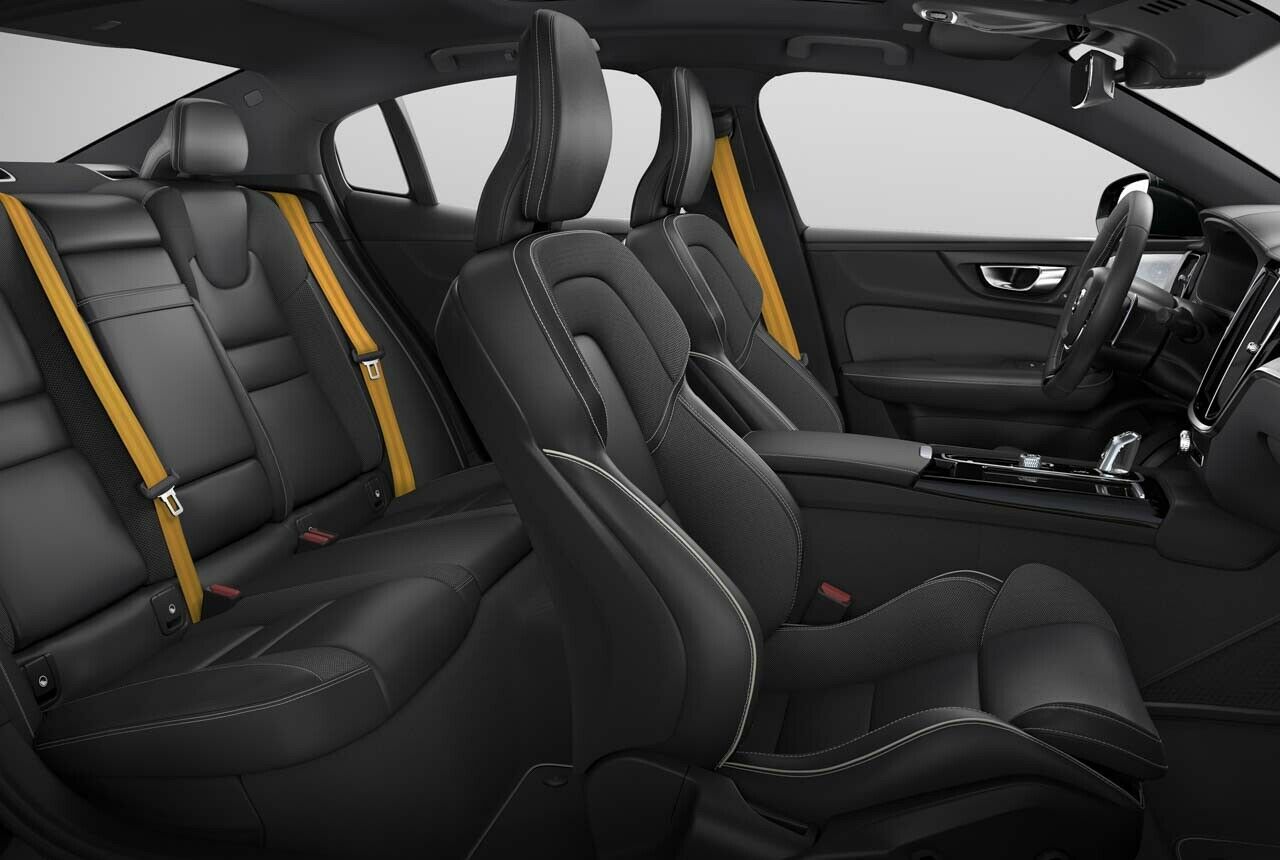 Gelbe Sicherheitsgurte zeichnen den Polestar-S60 im Innenraum aus