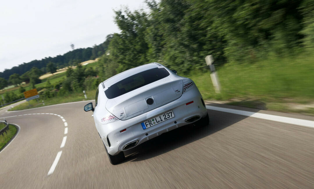 Was für ein schöner Hintern. Ganz ohne Folie dürfen wir ihn erst auf der IAA im Herbst sehen