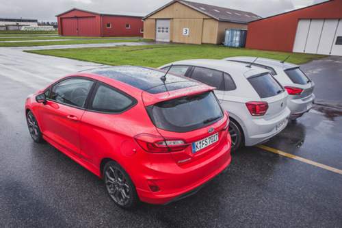 Ford bietet den Fiesta als einziger der drei Hersteller auch als Dreitürer an, zwei Türen mehr kosten 800 Euro Aufpreis