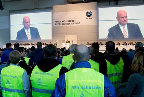 Jobängste bei VW: Die Diesel-Affäre könnte auch einen möglichen Stellenabbau bedeuten