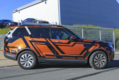 Bei den Motoren wird Land Rover wahrscheinlich auf Vier- und Sechszylinder setzen. Sowohl bei den Dieseln als auch bei den Benzinern