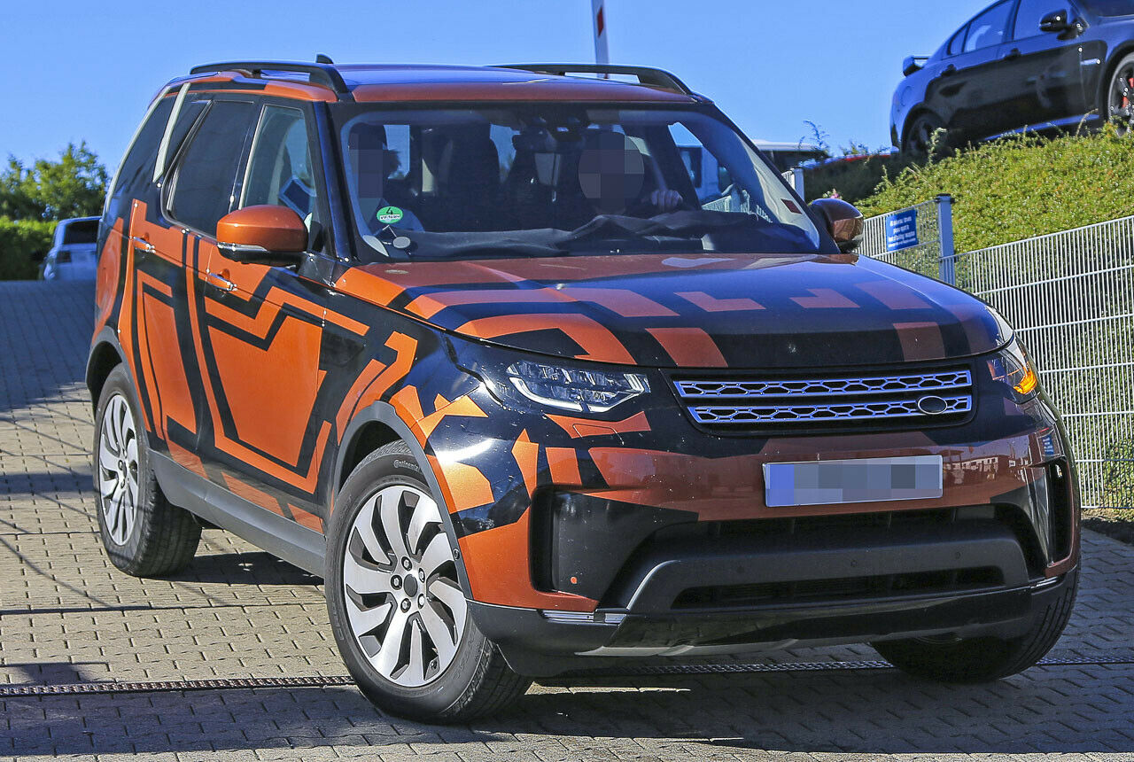 Das Modell fuhr vom Hof des Jaguar/Land-Rover-Testcenters in Meuspath
