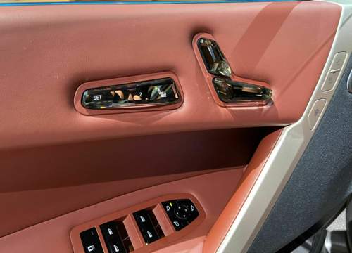 BMW iX xDrive40 Fahrertürtafel