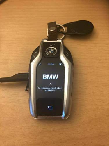 Schluessel mit USB Kabel.jpg