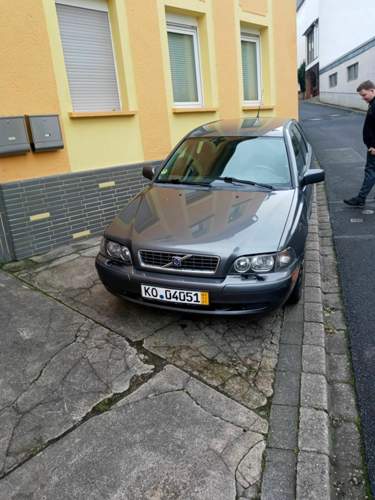 V40