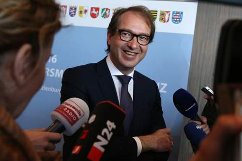 Alexander Dobrindt verspricht den Bundesländern eine unkomplizierte Ausweitung von Tempo-30-Zonen für Ende 2015
