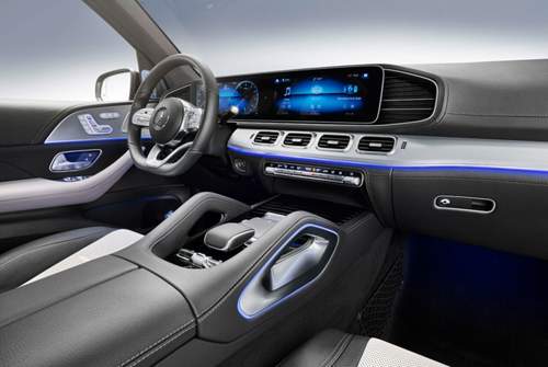 Die Alu-Optik des Dekors der AMG Line im GLE gefiel uns nicht besonders, Holz ist jedoch im Angebot