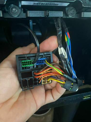 Nachher Verkabelung mit neuem Kabel zum Mikro zum RNS315.jpg