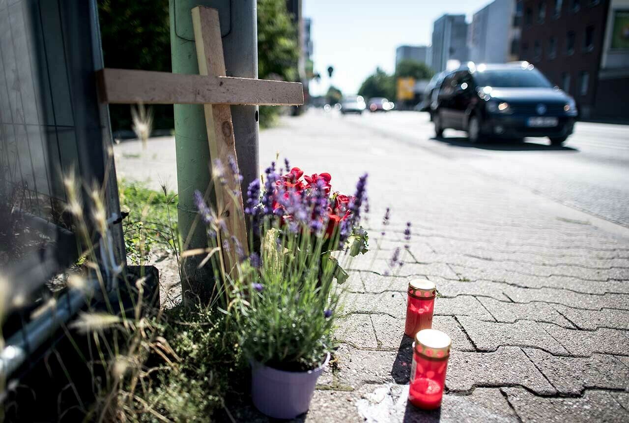Am Samstag starb ein unbeteiligter Passant bei einem illegalen Straßenrennen in Magdeburg. Der Fahrer flüchtete. Nun sitzen er und zwei weitere Raser in Haft