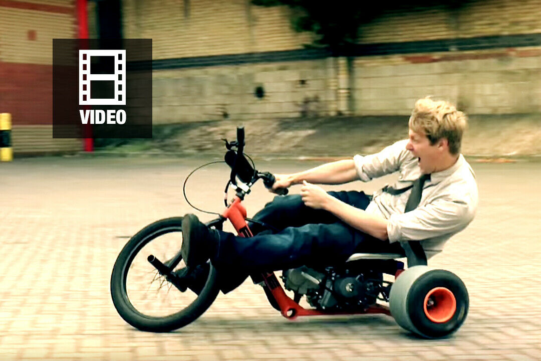 Colin Furze auf seinem Drift-Trike