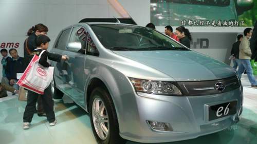 BYD e6 auf einer Messe