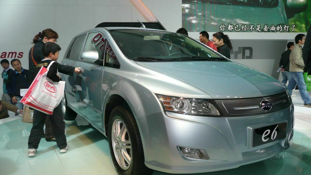 BYD e6 auf einer Messe