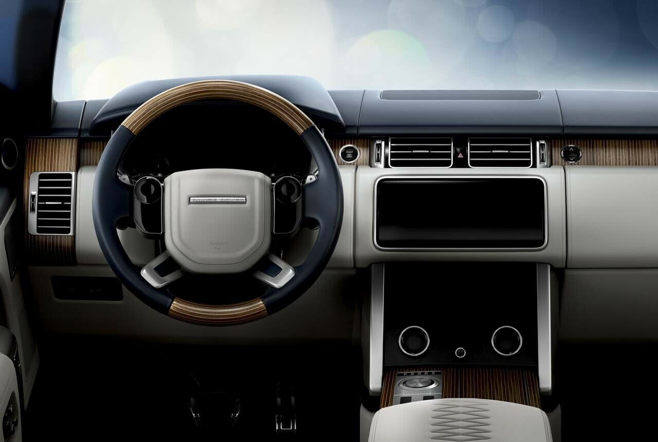 Der Innenraum des Range Rover SV Coupé: Land Rover bespannt Sitze und Teile der Innenausstattung mit edlem Semi-Anilin-Leder