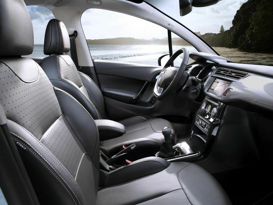 Im Cockpit des C3 fühlen sich gegen Aufpreis auch Lederfreunde wohl.