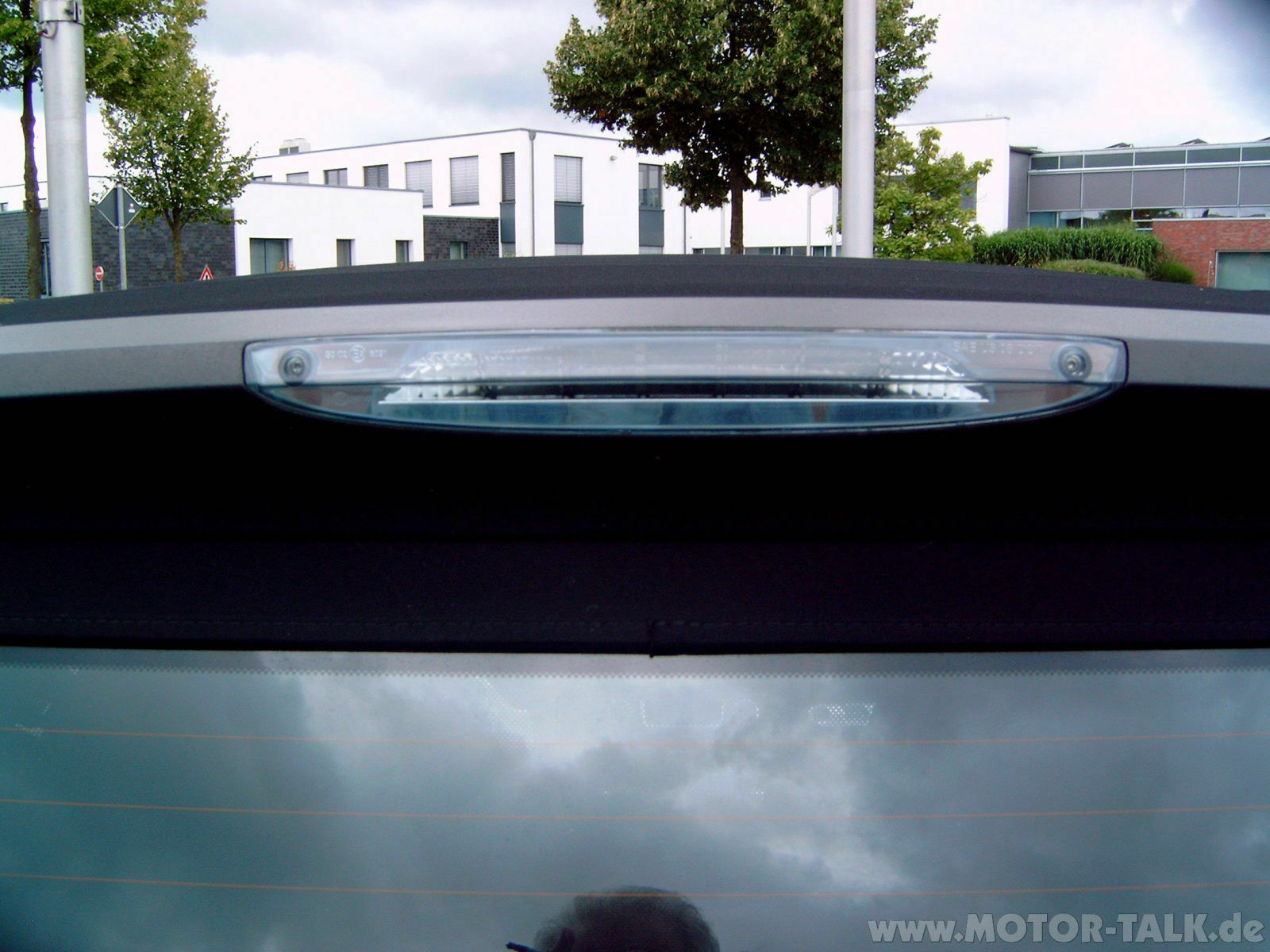 Drittes Bremslicht voller Wassertropfen
