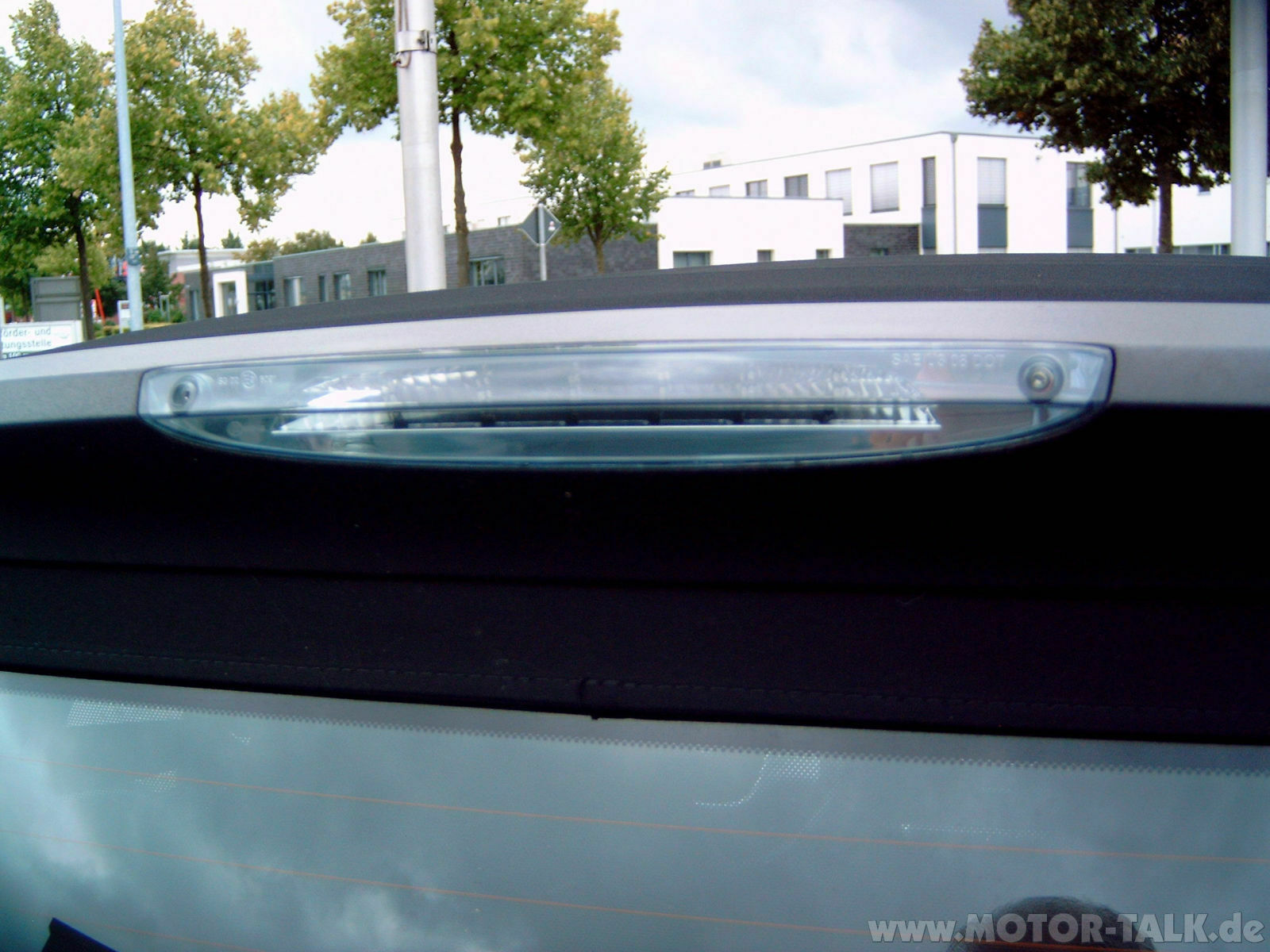 Drittes Bremslicht voller Wassertropfen