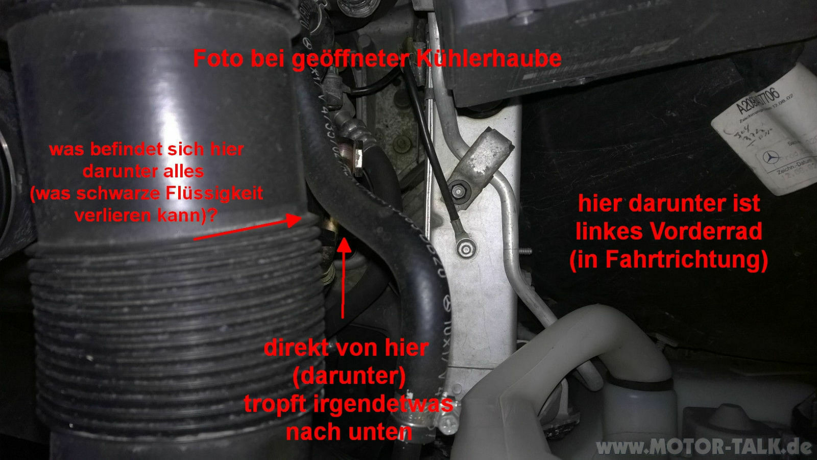 Dunkle Flüssigkeit rechts vorn unterm Auto? Woher?