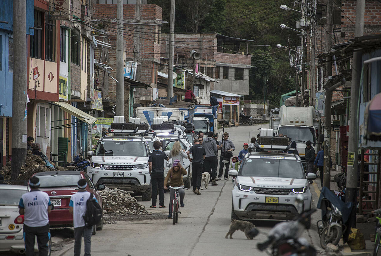 Die Land-Rover-Karawane fällt in den peruanischen Ortschaften auf, allerdings nicht unangenehm. Wir sahen nur freundliche Gesichter