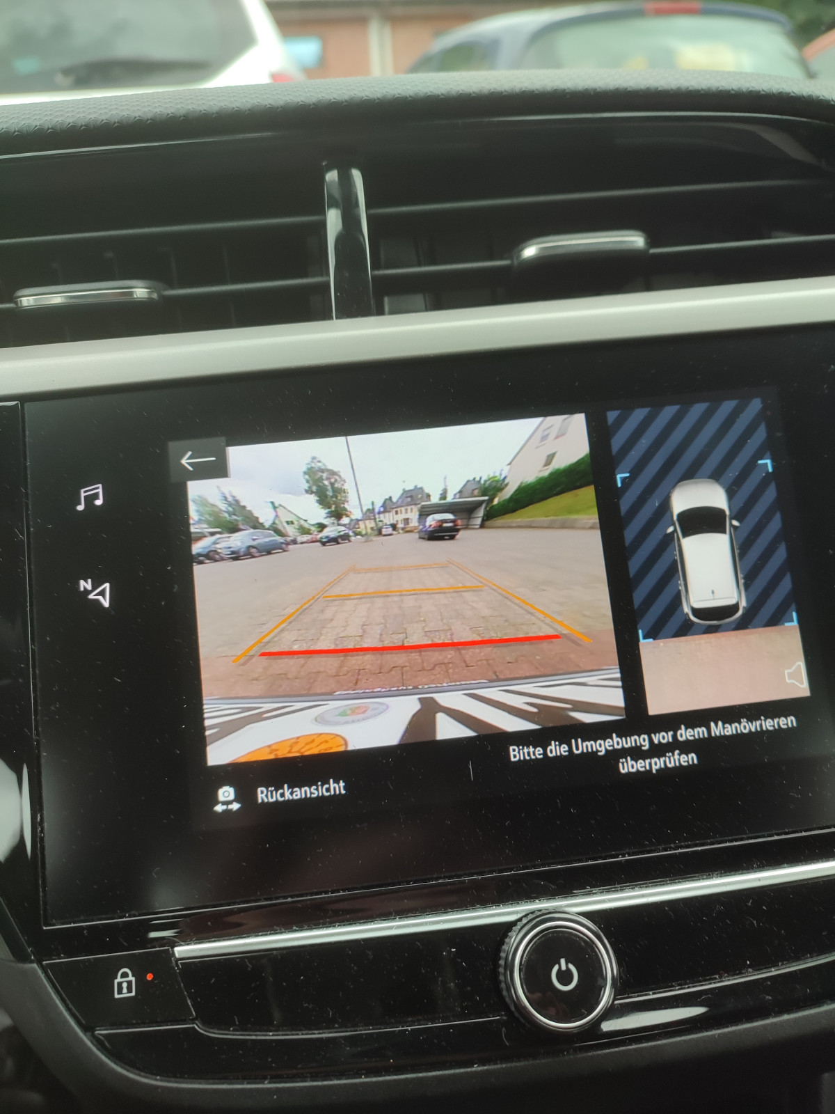 E-Corsa F Edition -> KFZ-Kennzeichen Display Fehler bei Anzeigen Rückfahrkamera Bild