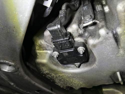 Am Stecker vom Ölniveausensor