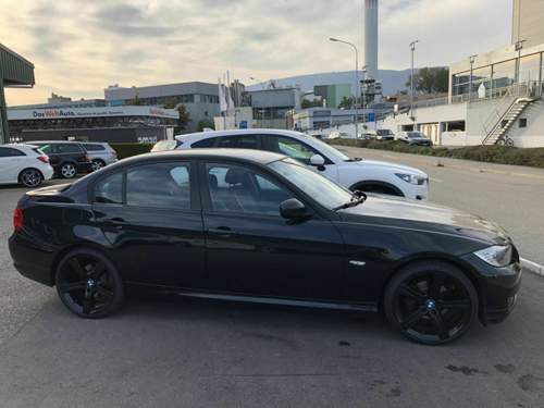 320i