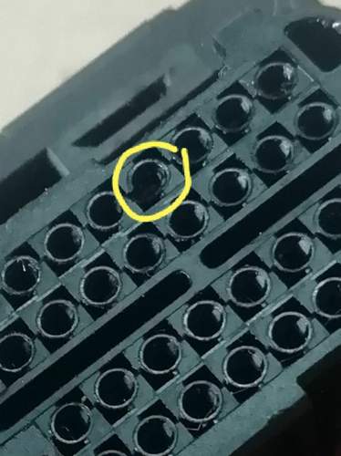 Lädierter Stecker