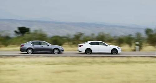Lexus GS 300h: Links ohne, rechts mit F-Sport-Paket