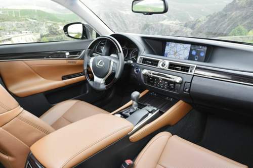 Innenraum des Lexus GS 300h: Klassenüblich feine Ausstattung und Verarbeitung