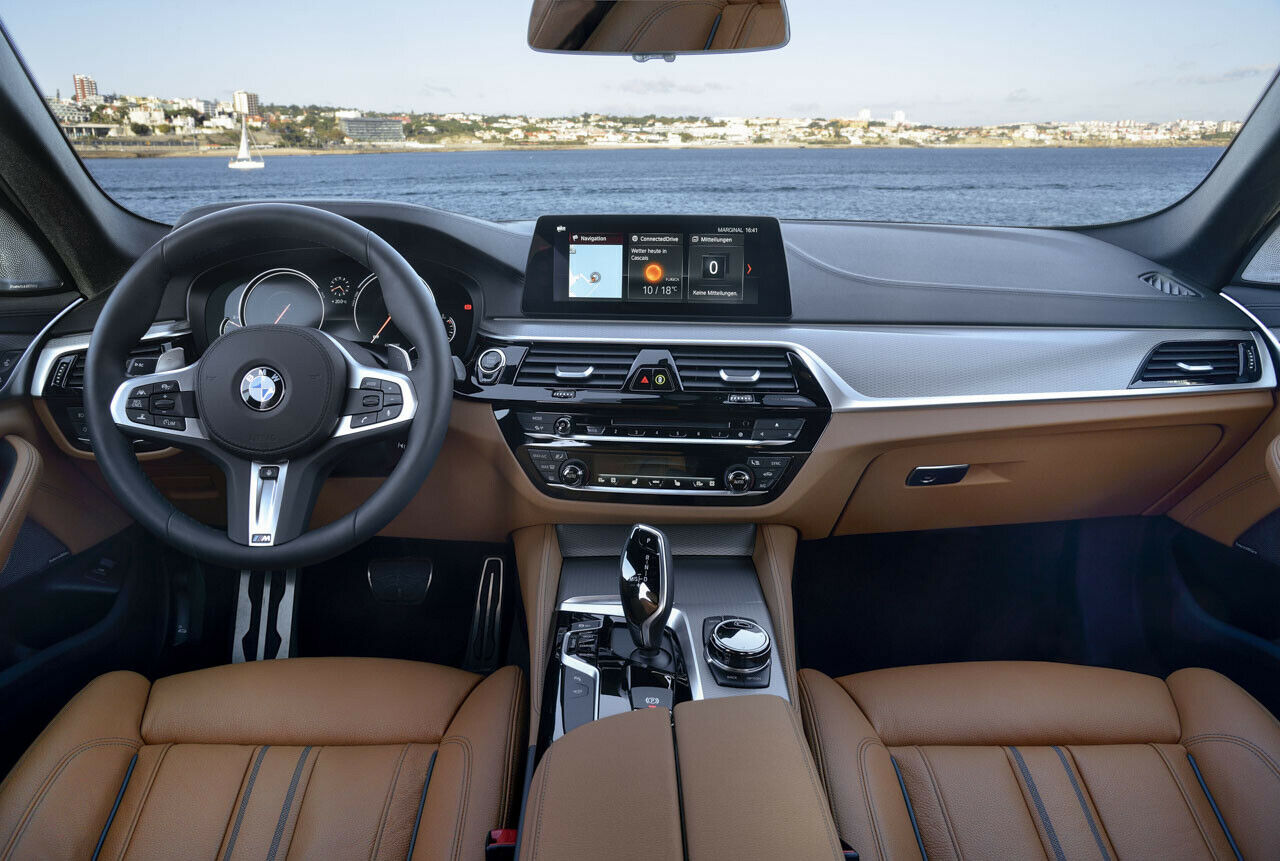 Das Cockpit des neuen 5er: Auch im Innenraum fällt die Unterscheidung zum 7er schwer. Der Sprung zum Vorgänger ist groß
