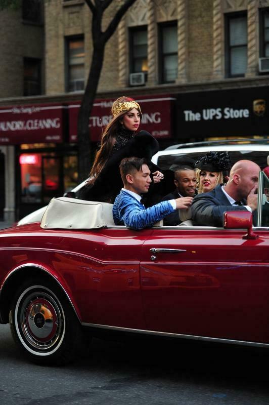 2012 stellte Lady Gaga ihr Parfüm "Fame" mit dem Corniche vor