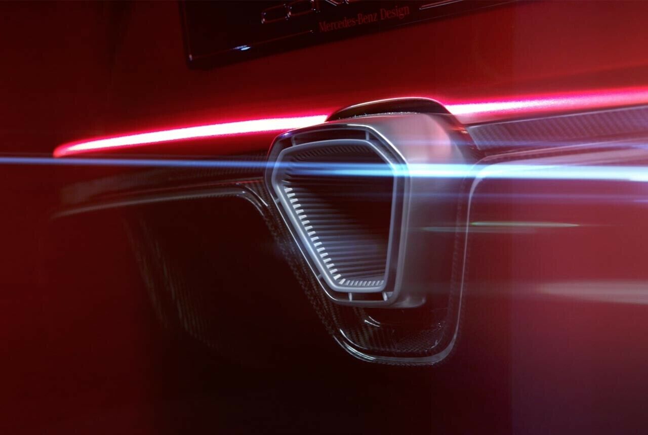 Das Auspuffendrohr prangt in der Mitte eines großen Diffusors. In der Serie dürfte der viertürige AMG GT etwas weniger dick auftragen