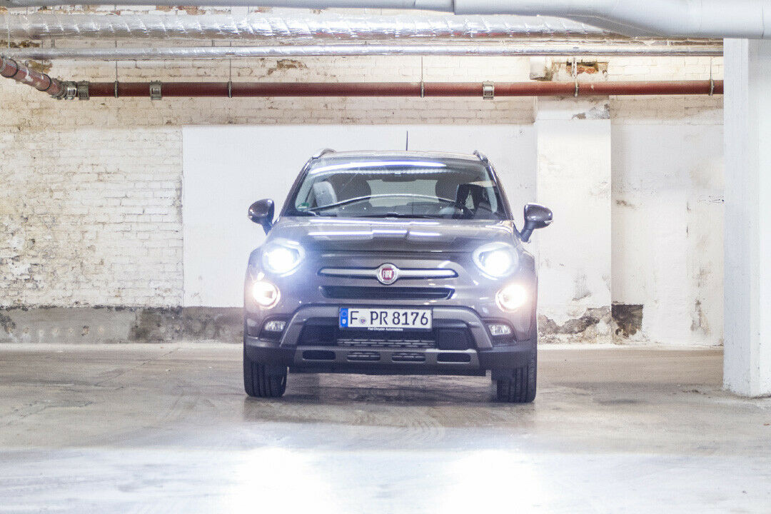 Der Fiat 500X wirkt im Vergleich zum Renegade viel zarter, verspielter