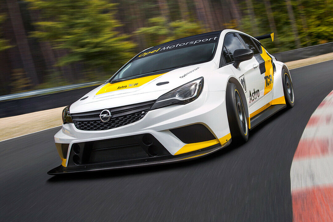Der Opel Astra K nach dem Reglement der TCR-Rennserie leistet, wie zu erwarten war, 330 PS