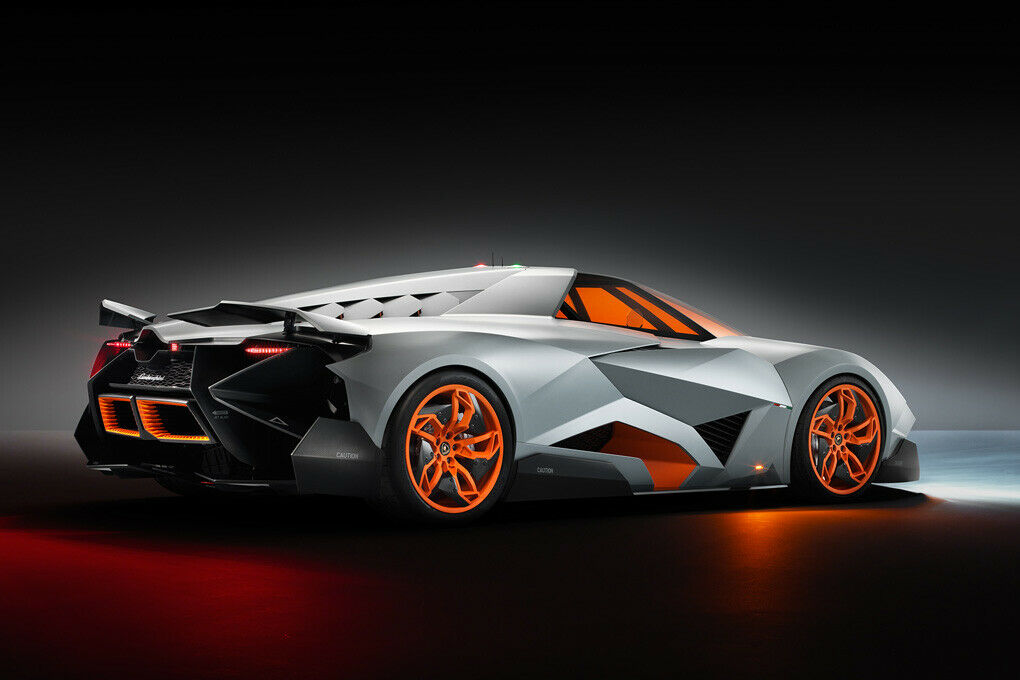 Der Lamborghini Egoista mit seinen Schuppen auf dem Rücken