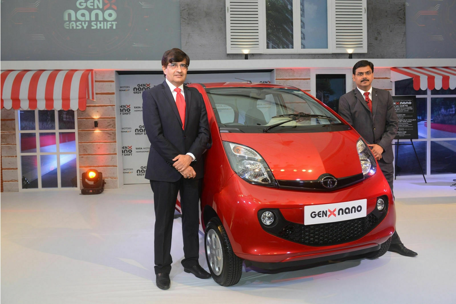 10 Jahre lang versuchte Tata, mit dem Billigauto Nano auf dem indischen Markt zu punkten. Weltweit wollte man expandieren. Funktioniert hat das nicht. Nun wird der Nano nach 10 Jahren eingestellt