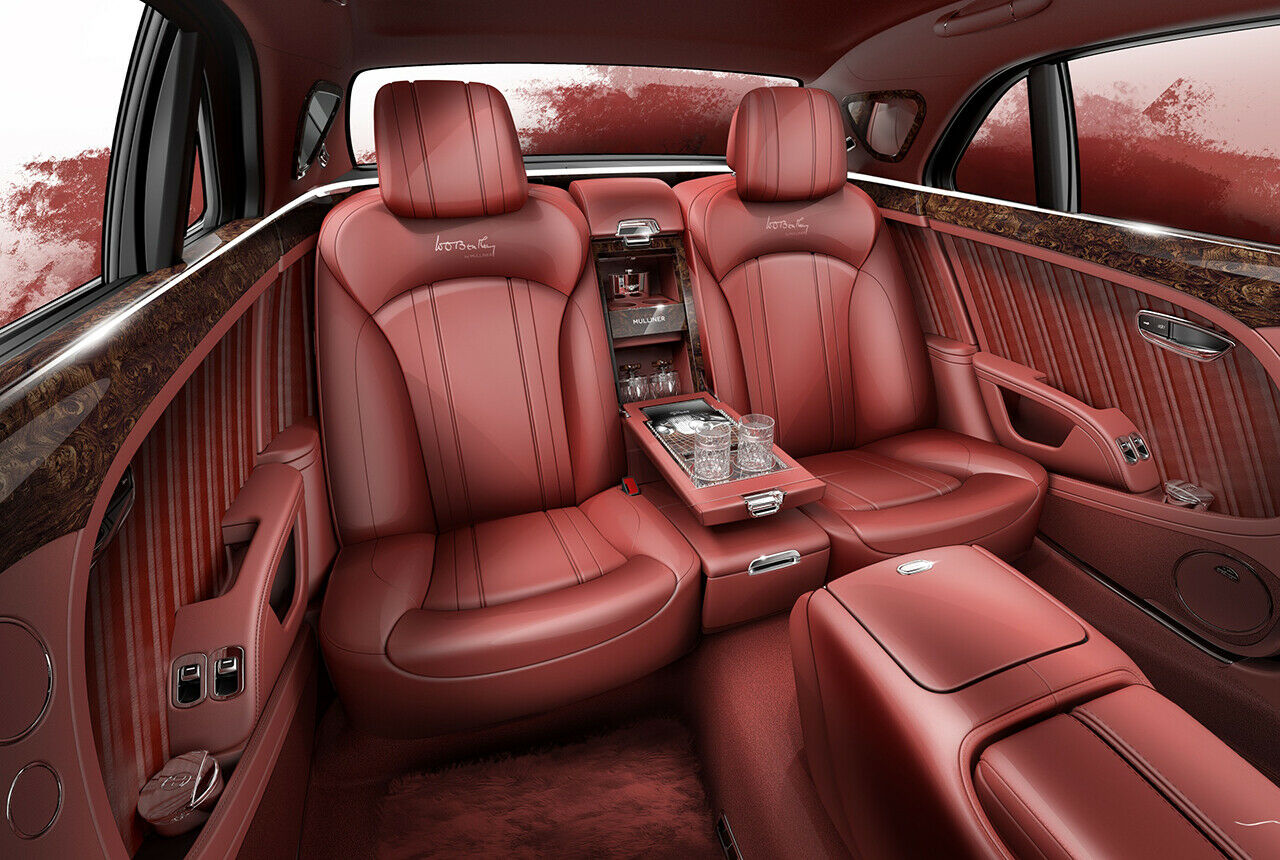Bentley schlägt den Mulsanne mit rotem Leder aus und mit viel Wurzelholz