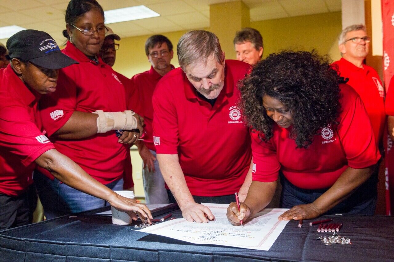 Mercedes-Arbeiter in Alabama gründen den Ortsverband der UAW: Damit ist der Weg frei für die Gründung eines Betriebsrates in Daimlers großem US-Werk