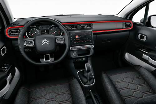Den 7-Zoll-Touchscreen und das reduzierte Cockpit kennen wir aus anderen Citroën-Modellen. Tacho und Co wirken dagegen eher konventionell