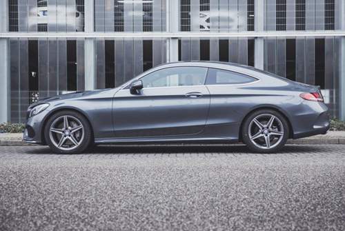 Die Abmessungen des Mercedes-Coupés gleichen denen der Limousine exakt